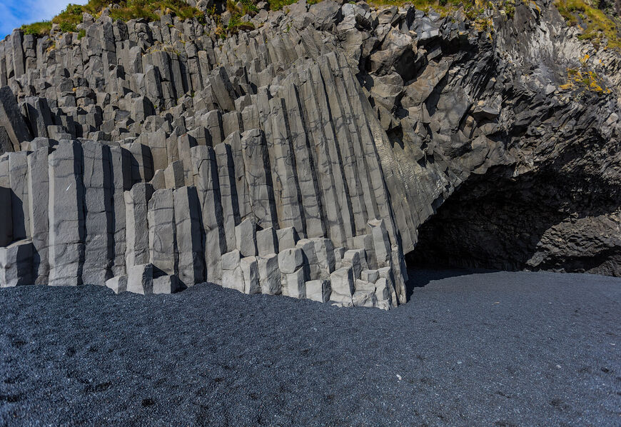 Черный пляж Рейнисфьяра (Reynisfjara Beach)