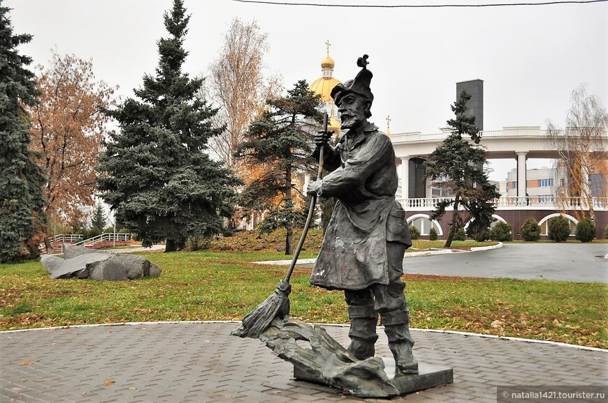 Памятник дворнику, установлен в 2010г. (фото из интернета)
