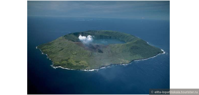 Активный вулкана Тофуа с пресноводным озером в кратере - Снимок с сайта  https://i.pinimg.com