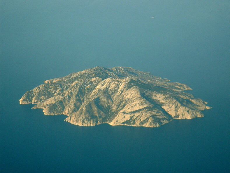 Загадочный и манящий: остров Монтекристо, вдохновивший А.Дюма написать знаменитый роман, на фото