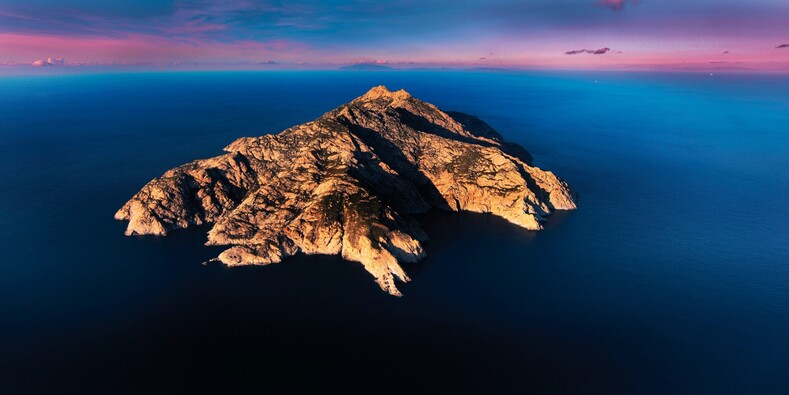 Загадочный и манящий: остров Монтекристо, вдохновивший А.Дюма написать знаменитый роман, на фото
