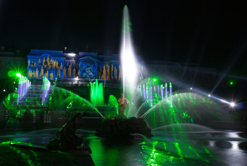 Петергоф к лету готов: торжественное открытие фонтанов в Питере