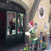 бодро идёт Пиноккио по улице Тосканелли, он пересекает ремесленные кварталы города , 
экскурсии по Флоренции с частным индивидуальным гидом на русском языке