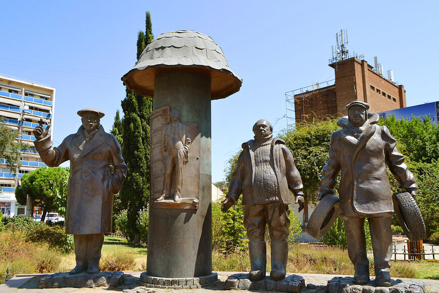 Памятник «Мимино» в Тбилиси