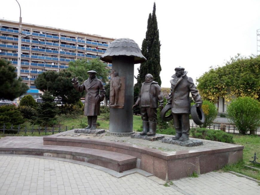 Памятник «Мимино» в Тбилиси