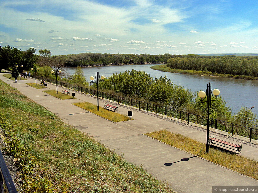 Набережная в Вешенской.