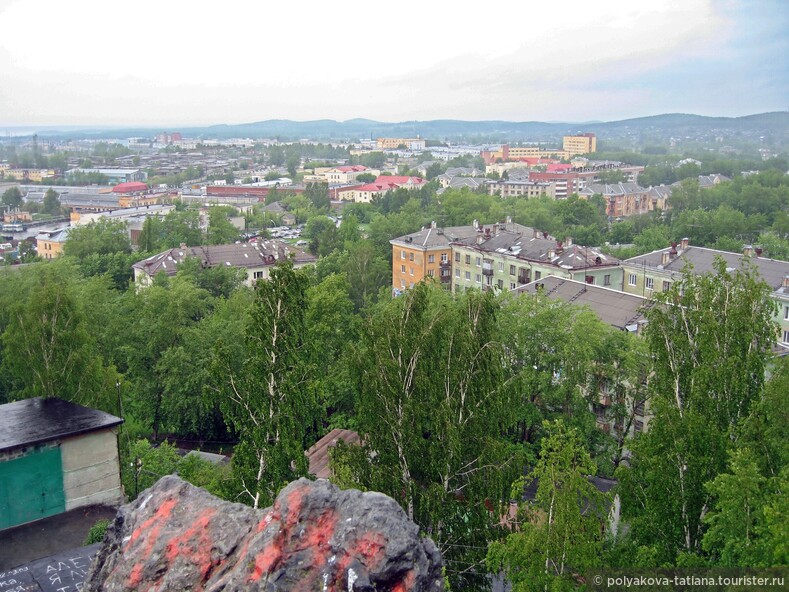 Вид с горы, которую мы называли Уральской на город. Рядом с горой - улица Уральская