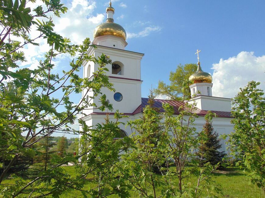 Церковь Димитрия Солунского в Надеждино