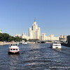 Обзорная экскурсия по Москве. Вид с  парящего моста.Сталинская высотка на Котельнической набережной 