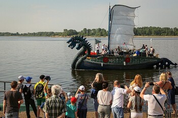 Финские пограничники приняли российскую яхту за трёхголового монстра