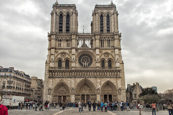 В Париже откроют для посещений площадь перед собором Нотр-Дам