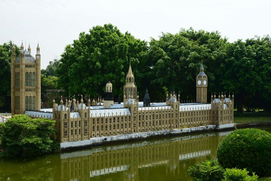 Вестминстерский дворец в Лондоне