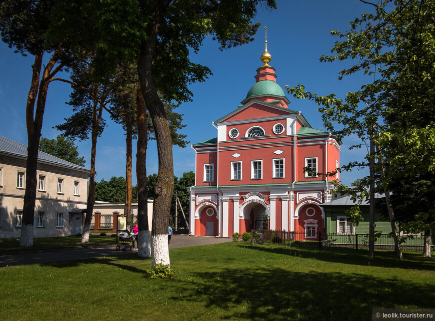 В 1791 году в Покроском монастыре построен северный надвратный храм в честь Иоанна Предтечи..