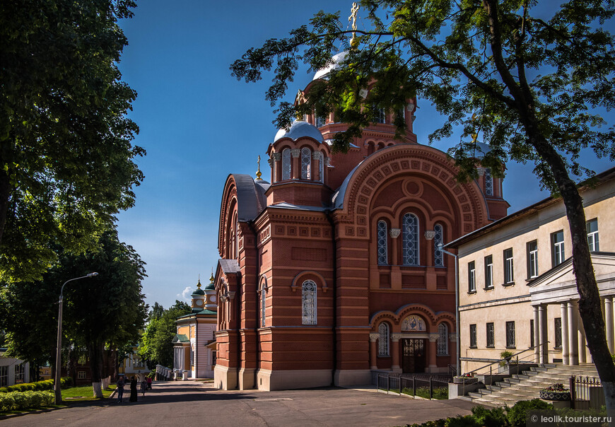Собор в честь святителя Николая Чудотворца был возведен в 1904 году на месте прежнего 1768 года постройки.