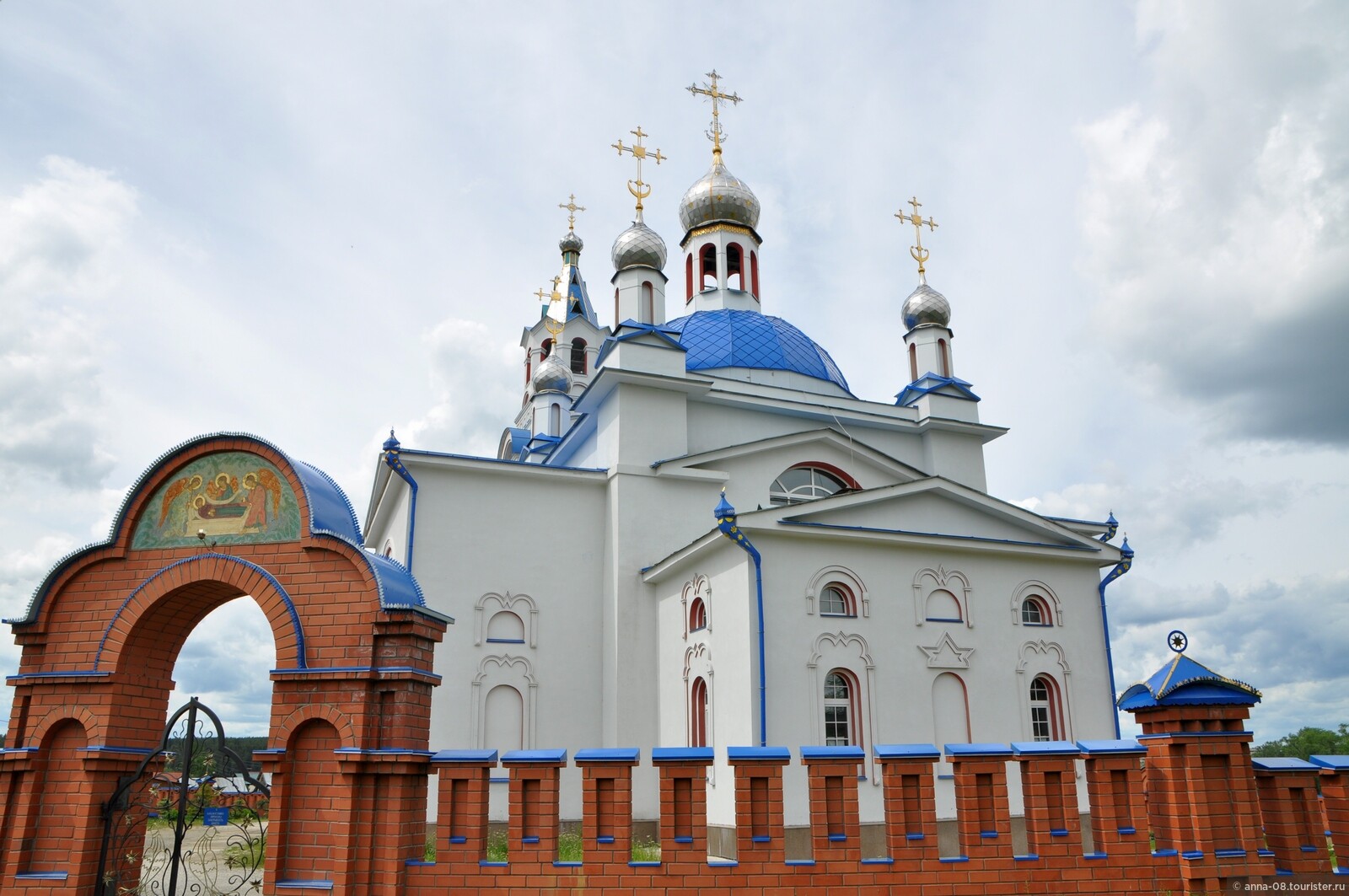 Храм в поселке новоуткинск фото