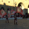 Вольтера, жонглёры флагами в действии, экскурсии по Флоренции и Тоскане с частным индивидуальным гидом на русском языке