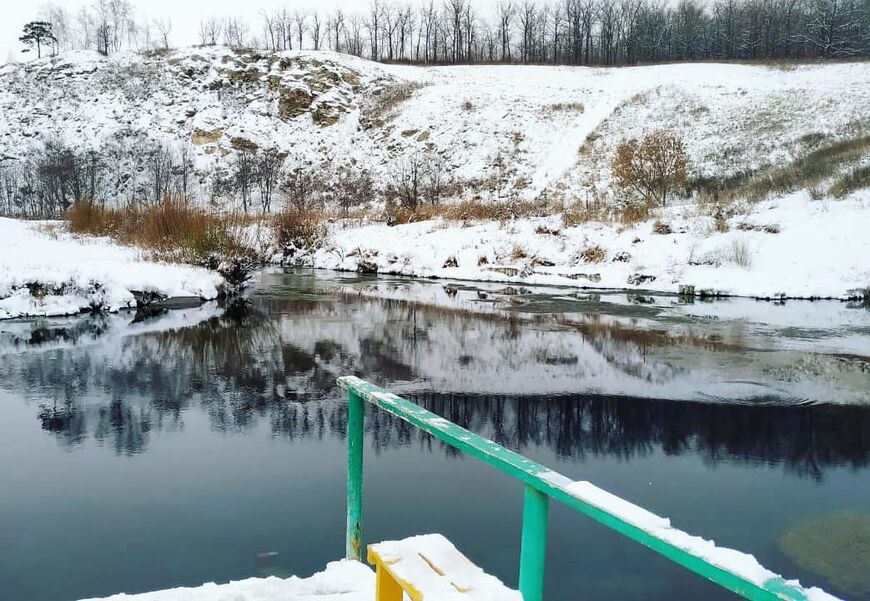 Голубое озеро недалеко от Уфы никогда не замерзает 