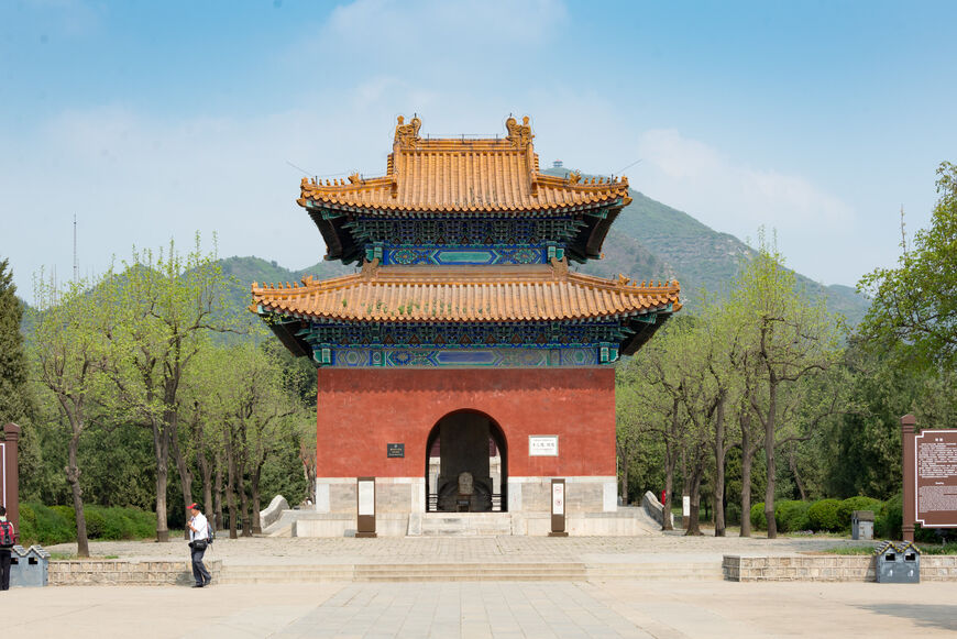 Гробницы династии Мин в Пекине (Ming tombs)