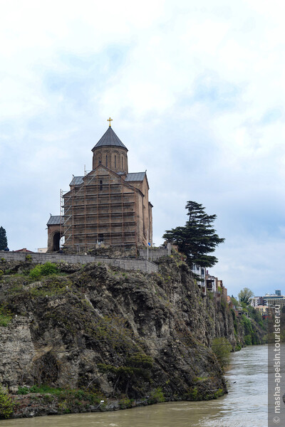 Грузия (день 2). Тбилиси: парк Рике, церковь Метехи, монастырь Перисцвалеба, собор Святой Троицы