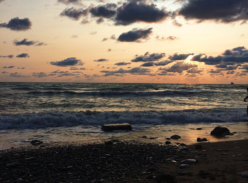 Закат на пляже Магри