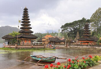 На трёх островах провинции Бали вводят туристический налог 