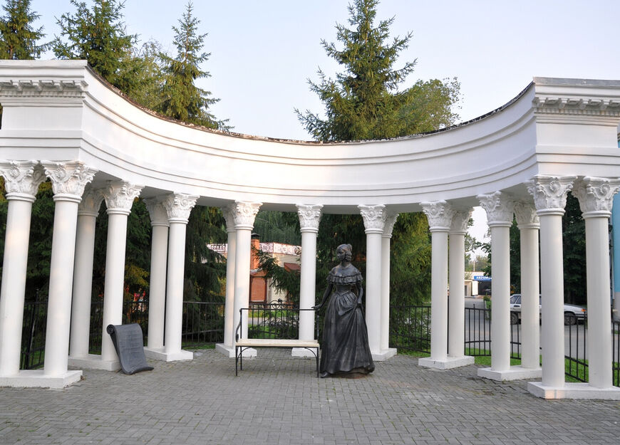 Памятник Наталье Гончаровой