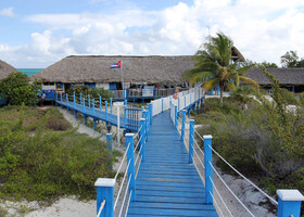Вход на пляж Playa Pilar