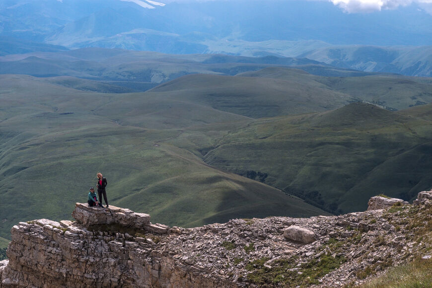 Вдали видны вершины Кавказских Минеральных Вод