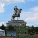 Статуя Чингисхана в Цонжин-Болдоге