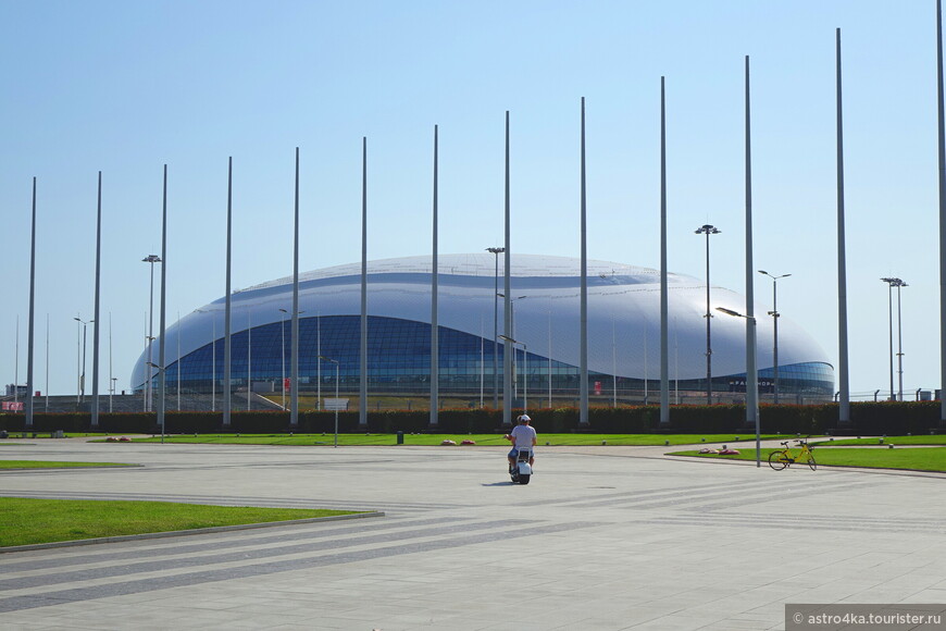 Вторым по величине спортивным объектом является ледовый дворец «Большой». 