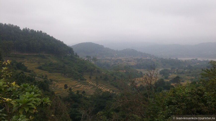 вид на холмы и долины Непала