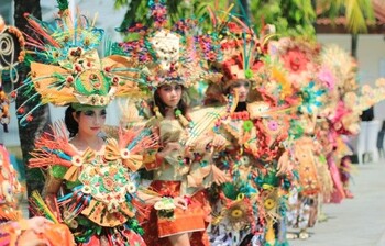 В Индонезии стартовал грандиозный Фестиваль батика 