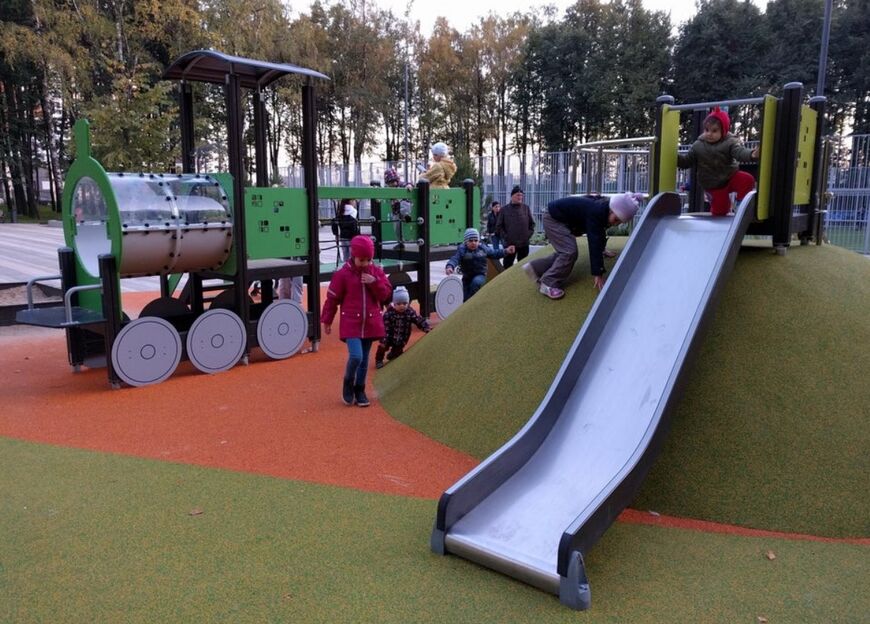 Детская площадка с мягким покрытием