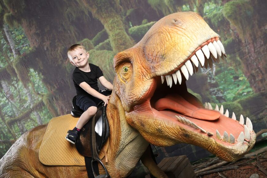 «Диноклуб» — мир динозавров