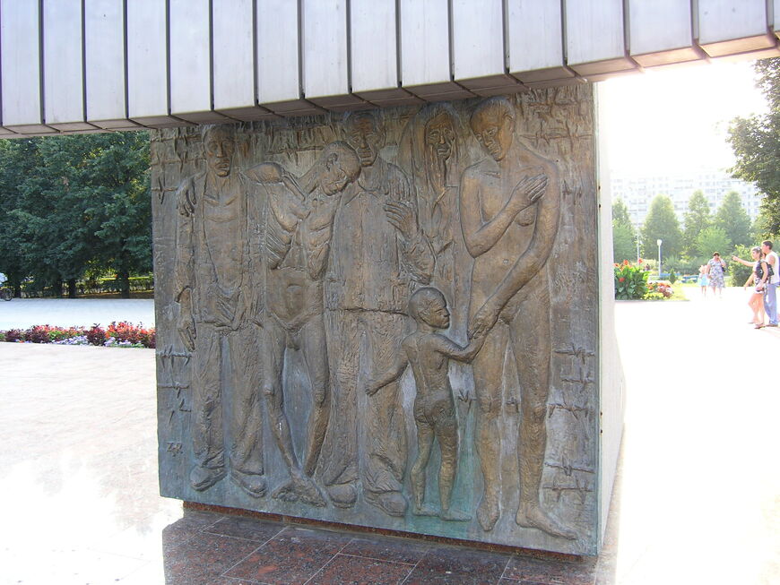 Мемориал в Парке Победы в честь 40-летия Победы в Великой Отечественной Войне