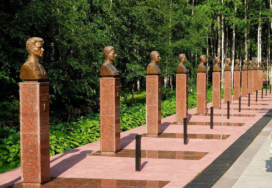 Аллея Славы в парке Победы Ханты-Мансийска