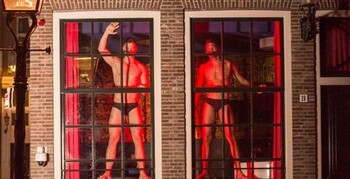 В Амстердаме в Квартале красных фонарей появятся мужчины