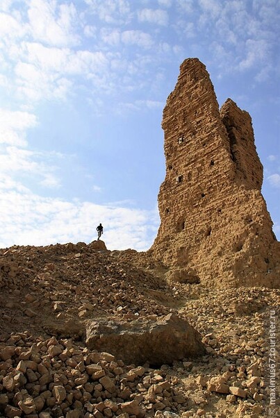 Зиккурат Бирс-Нимрут и мечеть, на месте которой родился Авраам