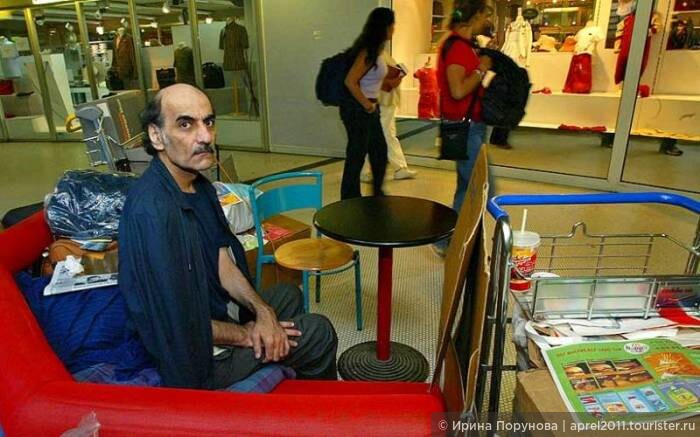 Мехран Нассери в аэропорту Шарль де Голль (фото из Интернета)