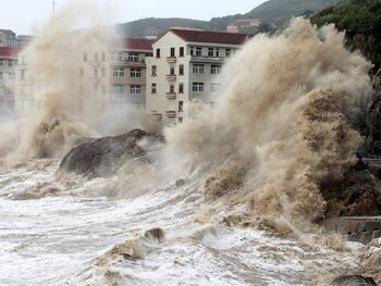 В Китае жертвами тайфуна стали почти 30 человек 
