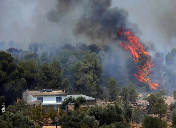 На Канарах из-за лесного пожара эвакуированы свыше тысячи человек 