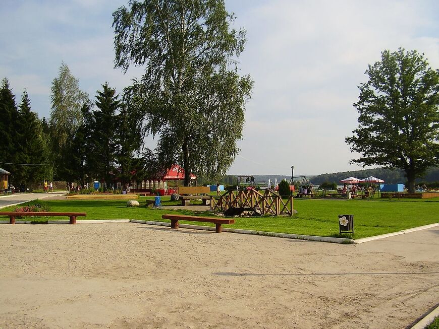 Обустроенная зона отдыха в отеле-парке «Торбеево озеро» 
