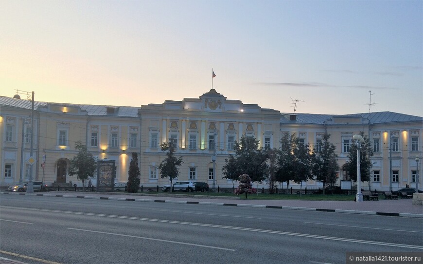 Администрация города Твери на площади Ленина