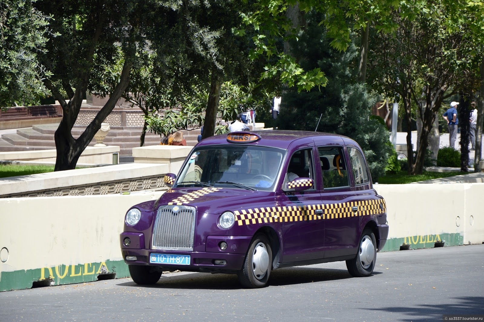 Такси в азербайджане. Такси в Баку баклажан. КЭБ В Баку. Лондон такси в Баку. Такси баклажан в Азербайджане.
