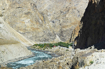 Туристка из РФ пропала после падения в реку в Таджикистане 