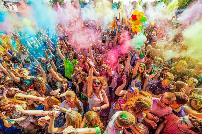 Невероятный фестиваль красок в Индии