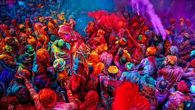 Невероятный фестиваль красок в Индии