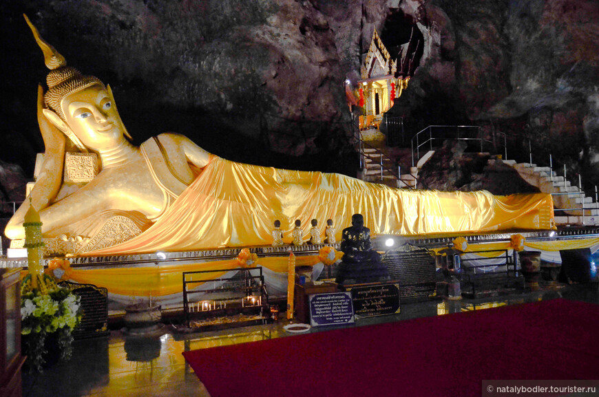 Пещерный храм Ват Суван Куха и обезьяны