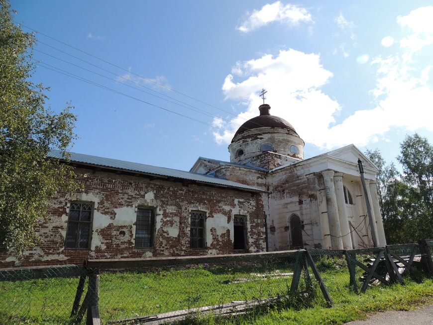 Собор Казанской Иконы Божией Матери. Каменный храм был возведён в 1700 году. 