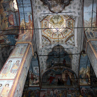 Росписи на стенах были выполнены с мая по август 1600 года в технике фрески московскими мастерами Федором Савиным и Степаном Арефьевым.